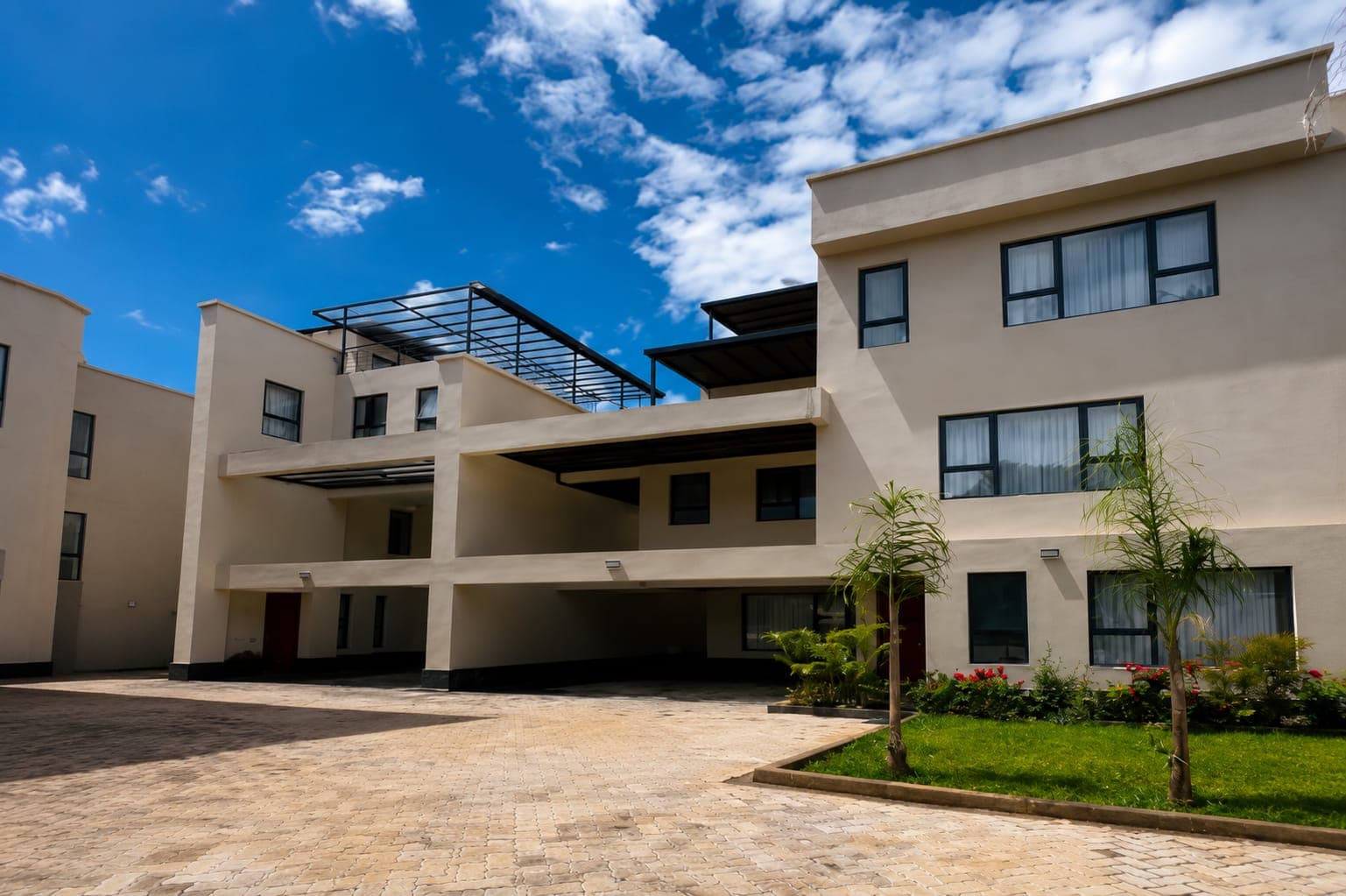Lavington, Manyani background